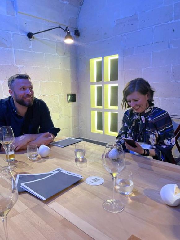 外國博主吐槽最糟米其林，27道奇葩菜，還要從主廚“嘴”裡舔著吃