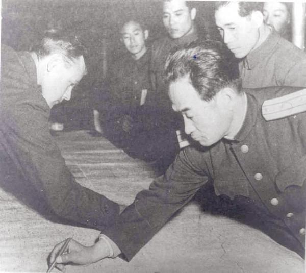 中美爭論山頭歸屬,敵方翻譯是華人,對美方轉達:志願軍定想進攻 中美爭論山頭歸屬,敵方翻譯是華人,對美方轉達:志願軍定想進攻