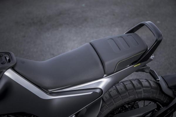 試駕測評胡思瓦納Svartpilen 125摩托車，輕鬆駕駛是它的一大魅力