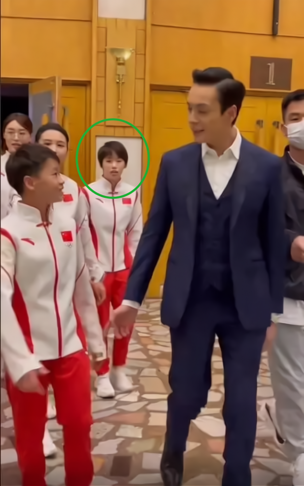 14歲全紅嬋終於登上央視晚會!穿運動裝站舞臺C位亮相,膽子真大 14歲全紅嬋終於登上央視晚會!穿運動裝站舞臺C位亮相,膽子真大