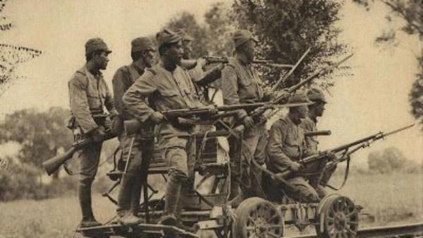 為什麼子彈打光後，敵人會主動配合拼刺刀，而非拿槍掃射？