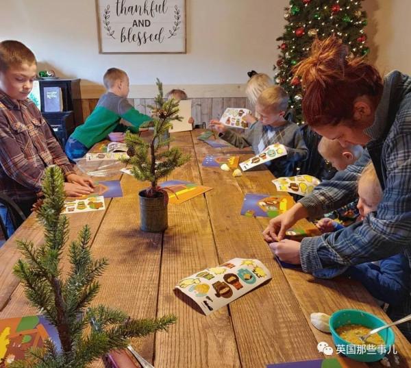 12年生12個娃！他們想成為電影裡的大家庭，每天生活太熱鬧了