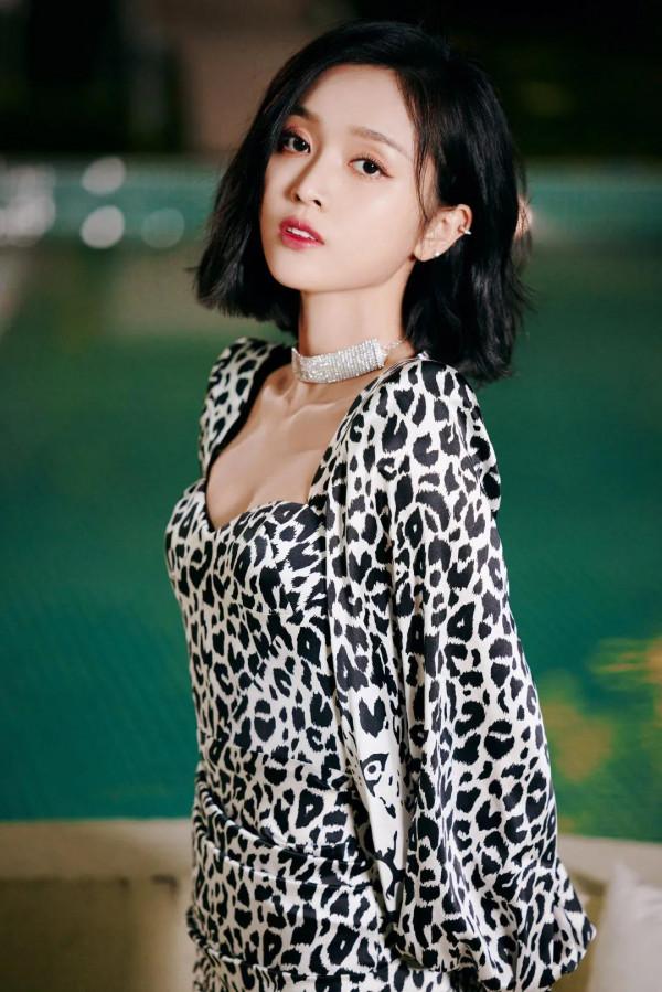 吳宣儀高畫質桌布