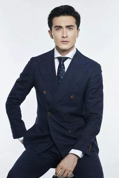 高偉光帥氣的大男孩