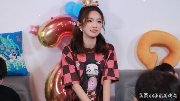 EDG奪冠後,中國日報點名讚揚女主持夏安,網友:餘霜阿姨危險了 EDG奪冠後,中國日報點名讚揚女主持夏安,網友:餘霜阿姨危險了