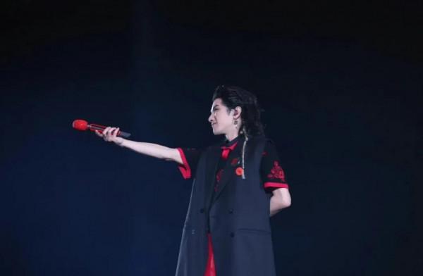 來自火星的華晨宇,這是屬於火的王吧!你確定不愛? 來自火星的華晨宇,這是屬於火的王吧!你確定不愛?