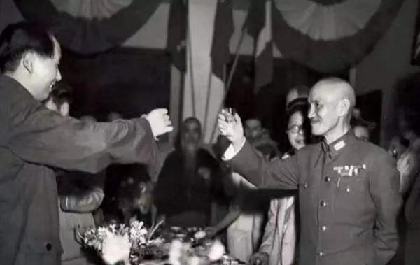 鄧小平：天安門前的毛主席像要世世代代掛下去