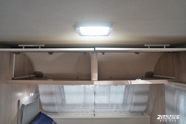 體驗法式浪漫，最大總質量1&period;2噸！卡萊爾ANTARES STYLE 390拖掛房車