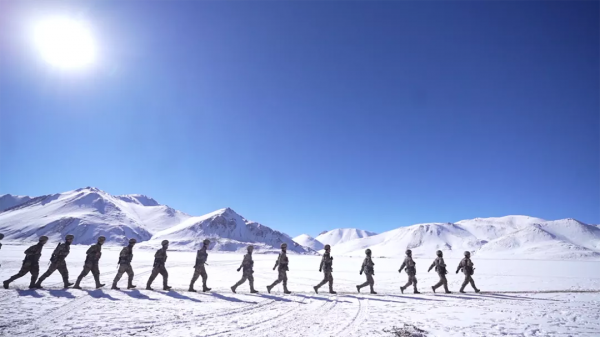 聚焦演兵場&boxv;&ZeroWidthSpace;高原實彈射擊，新戰友向老兵發起挑戰！