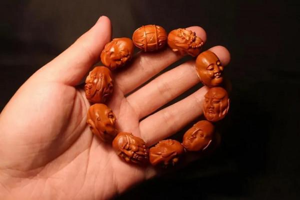 這10種文玩手串,感覺配飾是“累贅” 這10種文玩手串,感覺配飾是“累贅”