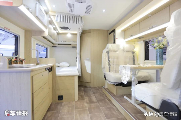 拓銳斯特釋出新車型，佈局用得少但空間真心大，一家四口住挺自在