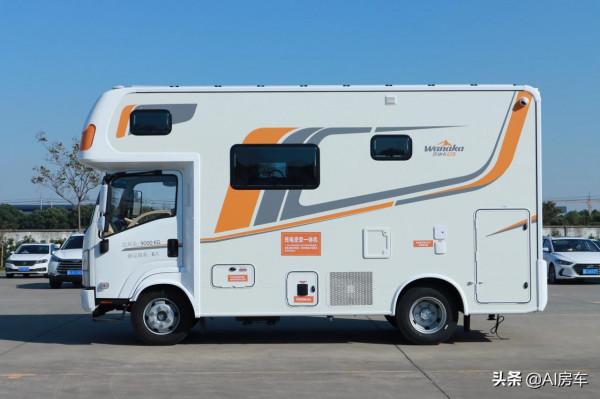 5.2T動力+24V電系統，配置超豪華，實拍國產五十鈴700P輕卡房車