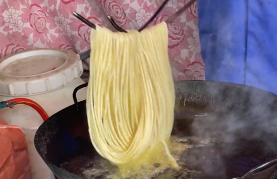 陝西特色麵條，12塊錢6碗，吃剩下的湯直接回鍋