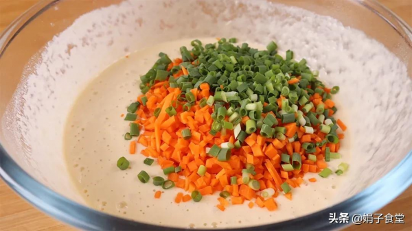 簡單好吃的早餐做法，不揉麵不擀麵，蓬鬆暄軟，比包子油條香