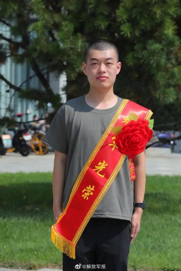 攜筆從戎！北大學霸參軍入伍
