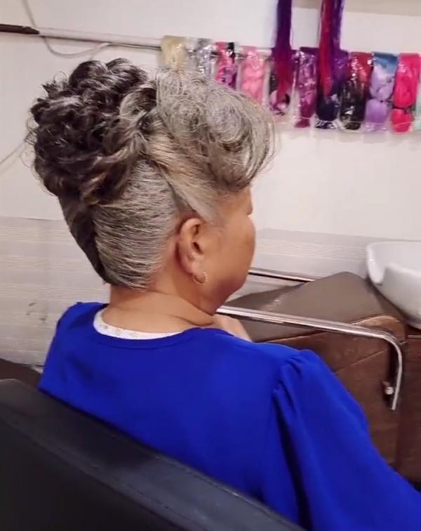 中老年女性燙了頭髮怎麼盤好看？六款實用的造型，精緻又顯年輕