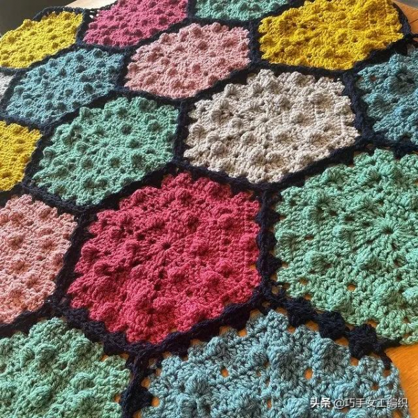 鉤編留下太多的零線，幾十種六角的鉤法，讓你家美出花來