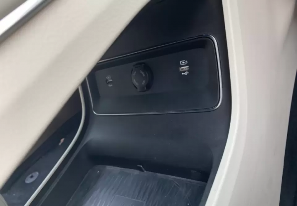 材料工程師體驗嵐圖FREE試裝車：主體已成形，細節再推敲