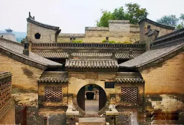 民國的時候,有一件少見的錫器,據說可以在盛夏的時候滅蚊子 民國的時候,有一件少見的錫器,據說可以在盛夏的時候滅蚊子