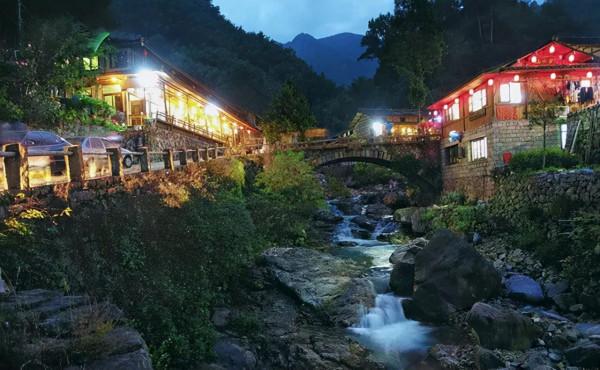 抓住秋天的尾巴，快來這8個絕美旅行地，享受當下的美景吧