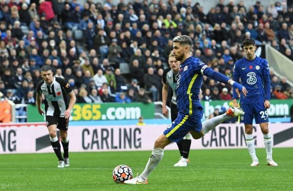 國際足球戰報:C羅進球曼聯3:0熱刺 皇馬2:1埃爾切 國際足球戰報:C羅進球曼聯3:0熱刺 皇馬2:1埃爾切