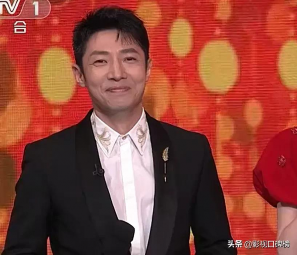 虎年春晚亮點瞬間：撒貝南暗戳戳秀恩愛，陳寶國隔著口罩摳鼻子