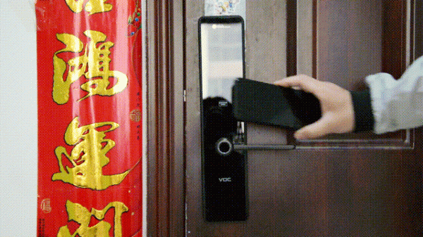榮耀VOC智慧門鎖X6體驗，手機一碰即開，讓家更舒心