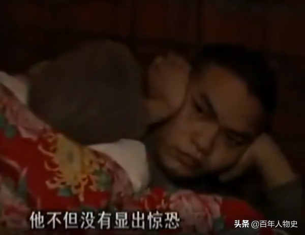 女孩苦尋初戀墳墓，意外發現他“復活”鐵籠中，爸爸：5年前關的