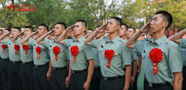 網友直呼&OpenCurlyDoubleQuote;破防&rdquo;，這就是中國軍人