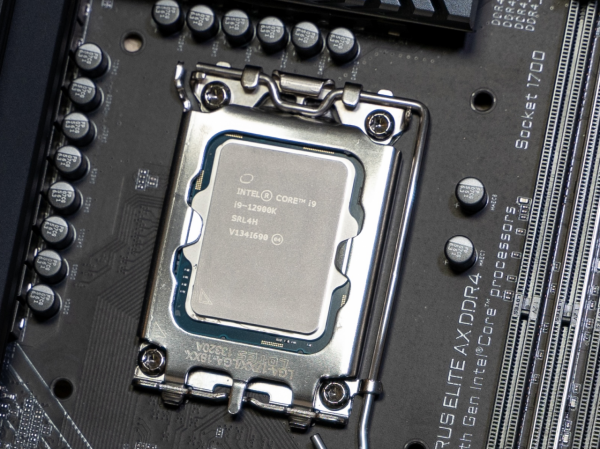 主流裝機個性之選，動力火車鈦3080 新品機箱評測