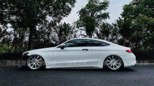 把女朋友的賓士C Coupe拿來玩改裝 給她一次讓別人羨慕的機會