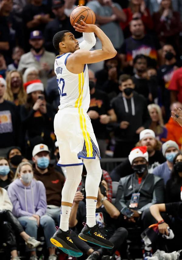 NBA今日參賽球隊最佳球員評選,詹姆斯39+9+7庫裡33+6均落選 NBA今日參賽球隊最佳球員評選,詹姆斯39+9+7庫裡33+6均落選