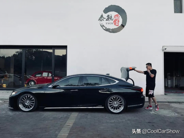 雷克薩斯LS500H變身貴賓大佬,車友用VIP姿態打造全國首例 雷克薩斯LS500H變身貴賓大佬,車友用VIP姿態打造全國首例