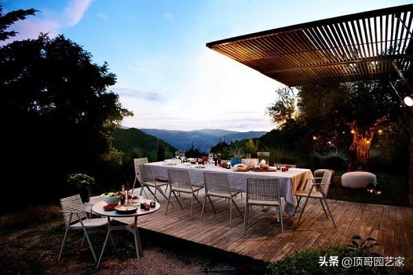 有了花園，一定要在花園裡打造一個戶外餐廳