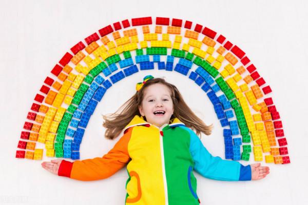 《捕捉兒童敏感期》：讓每個孩子在愛和自由中健康成長