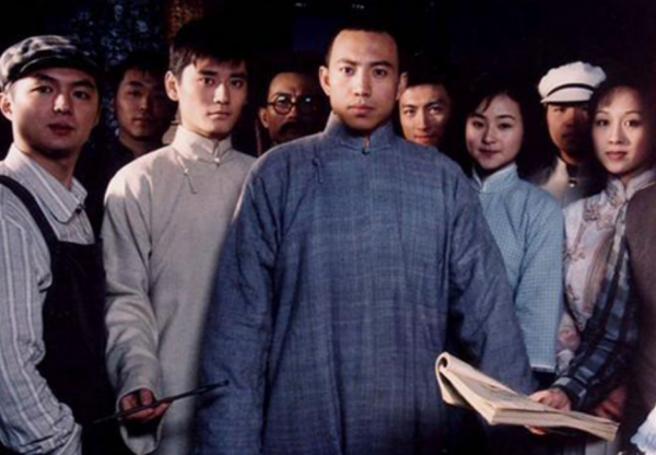 建國以後，主席得知同窗伍如春家境窘迫，親筆信送去300元人民幣