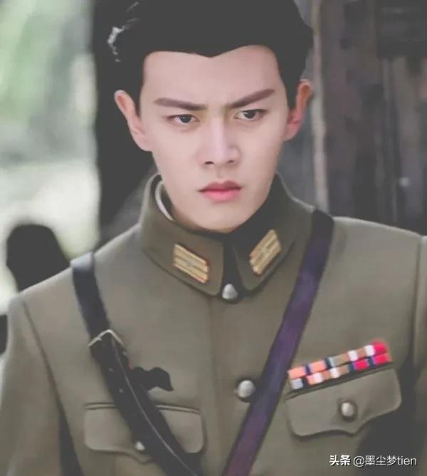 當紅男藝人穿軍裝，任嘉倫眼神有戲，看到肖戰：期待新劇