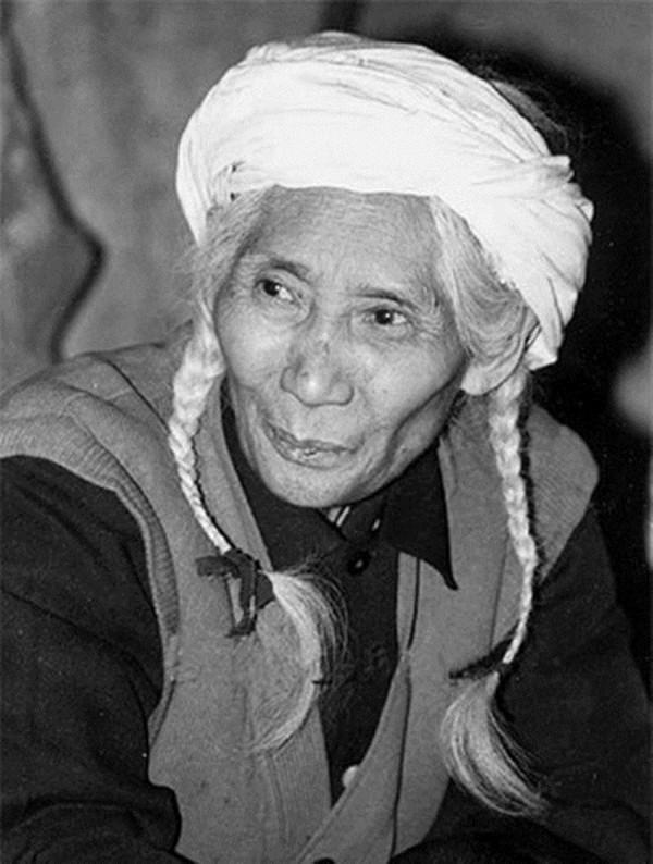 白毛女羅昌秀：躲進斷頭山17年，獲救後與丈夫攜手43年，80歲去世