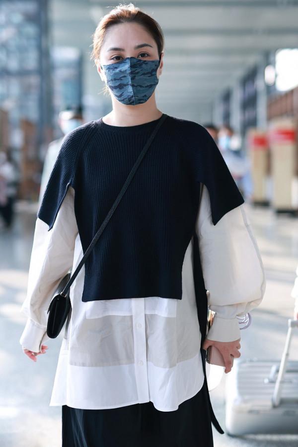 身高152的阿嬌衣品真不值得借鑑嗎?用疊穿來顯高,這次還挺會穿 身高152的阿嬌衣品真不值得借鑑嗎?用疊穿來顯高,這次還挺會穿