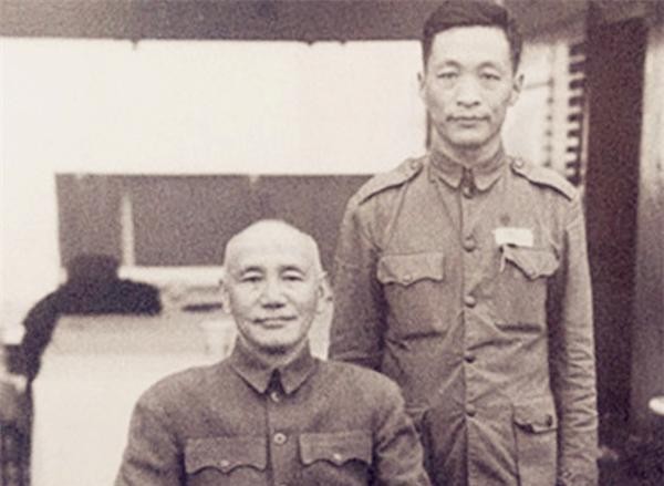 1938年,沈之嶽到延安,遞給毛主席一支菸,毛主席:這人有問題 1938年,沈之嶽到延安,遞給毛主席一支菸,毛主席:這人有問題