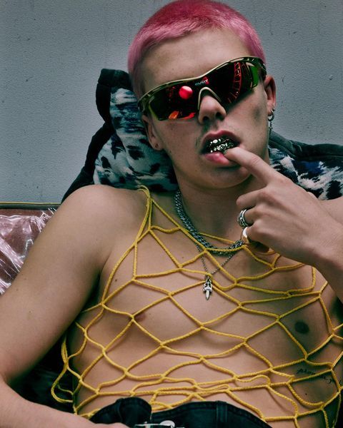 貝克漢姆17歲三兒子光膀子登封面，父母深感驕傲，網友卻稱辣眼睛