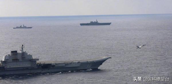 殲15掛滿導彈待命隨時起飛，遼寧艦編隊穩操勝券還需完善兩大戰力