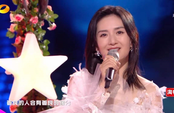 湖南跨年晚會破防了!楊冪拋吻,楊紫秀肩,都不敵吳昕的一個擁抱 湖南跨年晚會破防了!楊冪拋吻,楊紫秀肩,都不敵吳昕的一個擁抱