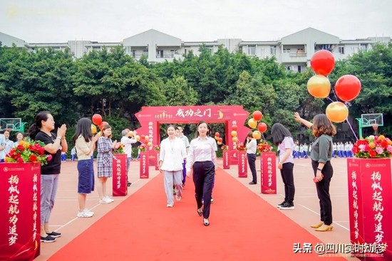 石室雙楠舉行2019級初三啟動儀式 吹響中考“集結號”