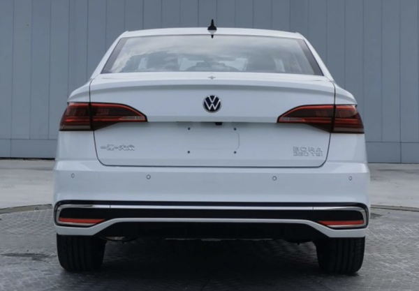 整車包圍換新 一汽-大眾新款寶來實車曝光