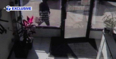 美國華裔不再沉默！亞裔接濟流浪漢反被搶，華裔路見不平挺身而出