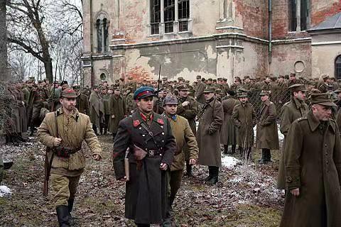 2010年，波蘭總統專機在俄墜毀，89名高官全遇難，兩國陷入口水戰