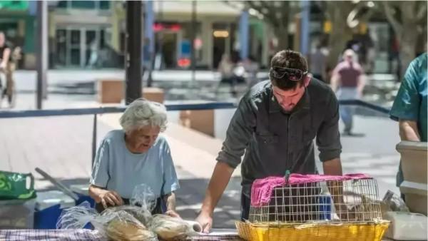 原來一個人真的可以溫暖一座城