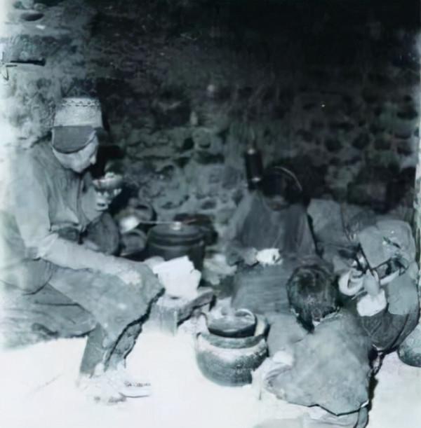 藏族鉅商邦達昌，牽2000頭騾馬支援抗日1.5億美元，盜匪都被感動