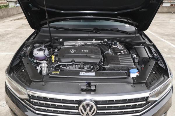 20萬預算買合資B級車，2&period;0T動力省油好開，大眾邁騰是你的菜嗎？